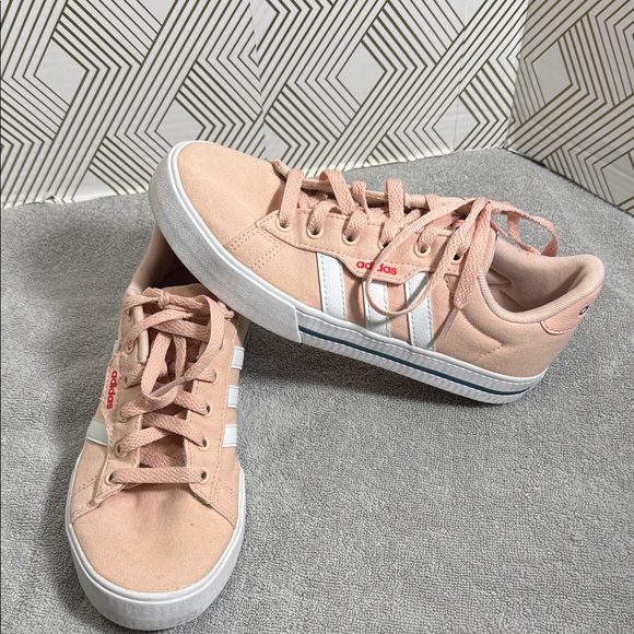 Adidas sneakers Women's size 5 Blush and White Sneakers lace up - Picture 1 of 11